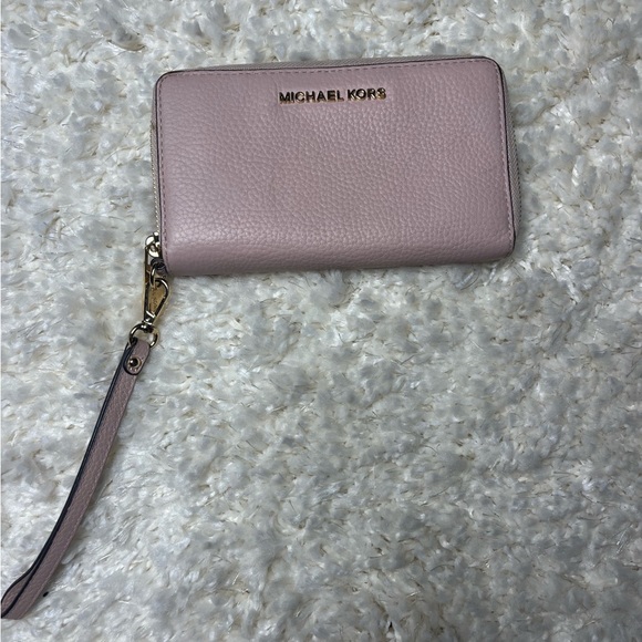 Micahel Kors pink wristlet wallet - Picture 2 of 9